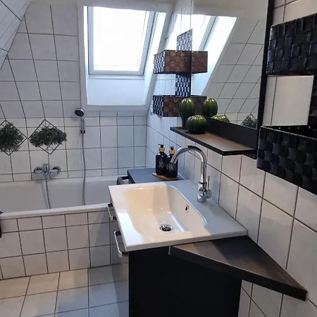 Apartment Dg-wohnung In Direkter Nähe Des Sg Hbf Solingen
