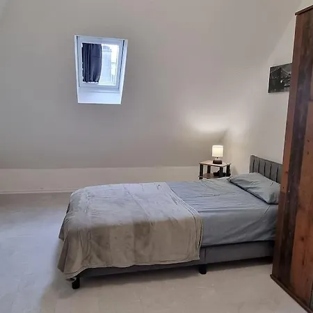 Dg-wohnung In Direkter Naehe Des Sg Hbf Apartamento *