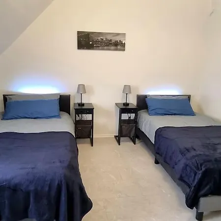 Apartment Dg-wohnung In Direkter Nähe Des Sg Hbf Solingen