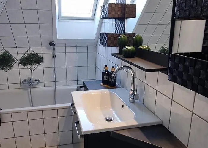 Lejlighed Dg-wohnung In Direkter Naehe Des Sg Hbf Solingen